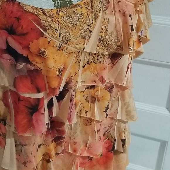 Trendy Floral Ruffled Top - Picture 2 of 4